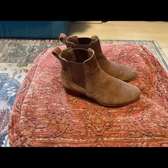 Steve Madden Dover Cognac Suede Bootie, Size 7 - Picture 2 of 6